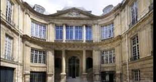 L Hotel Lambert Interior Courtyard 2 Rue Saint Louis En L Ile L Ile Saint Louis Paris 4 Eme Ile Saint Louis Hotel Particulier Hotel
