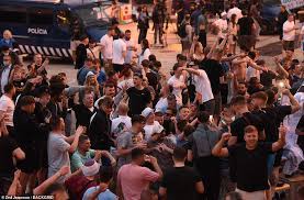 Clearly the better team and worthy winners. Freedomroo Chelsea And Man City Fans Ignore Social Distancing As They Booze In The Sun In Porto Australiannewsreview