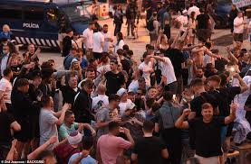 Clearly the better team and worthy winners. Freedomroo Chelsea And Man City Fans Ignore Social Distancing As They Booze In The Sun In Porto Australiannewsreview