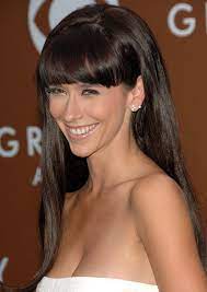50 Professional Hairstyles For Women To Try