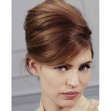 The back is neatly curled, allowing the curls of the golden blonde to remain the subject. 50 Stunning Prom Hairstyles For Short Hair Cheeky Locks