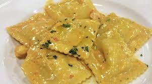 Aggiungere il fondo di pesce e cuocere per qualche minuto. Ricetta Ravioli Di Cernia Al Ragu Di Gamberoni Giornale Del Cibo Ricetta Ricette Ravioli Ricette Di Cucina