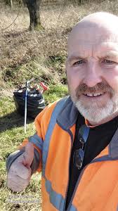 The rap of the ancient litter picker. I 'm a litter picker, and this is my  rap. You'll recognise me, by my black sack. I wear green gloves and my  yellow smock