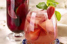 Lemonade vodka club soda sweet and savory meals. 22 Tempting Strawberry Cocktails To Make This Summer