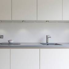 Les Erreurs A Eviter Lors De La Pose D Un Plan De Travai Cuisines Design Cuisines De Cabine Cuisine Moderne