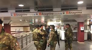 Sempre per lavori la linea b, invece, fino al 7 dicembre chiuderà alle 21. Baldo Degli Ubaldi Chiede Il Biglietto Della Metro Ma Viene Aggredita Dall Abusivo