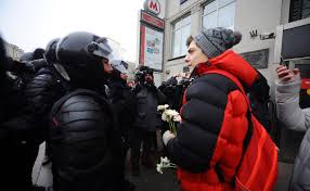 Борт авиакомпании «победа» с алексеем навальным на борту должен был прибыть сначала во внуково. Na Mitinge V Moskve Zaderzhali Alekseya Navalnogo Politika Rbk