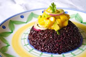 Il pollo con pomodori e avocado è un secondo piatto di carne alla griglia perfetto per l'estate con un condimento fresco e sfizioso! Francesca D Orazio Riso Nerone Con Mango E Avocado