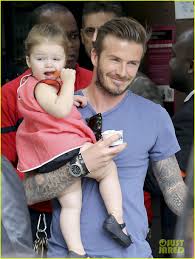 David Victoria Beckham Eiffel Tower Lunch With The Kids David And Victoria Beckham David Beckham Family Harper Beckham