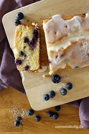 Der einfache rührteig mit joghurt bekommt besuch von erdbeeren und rhabarber. Blaubeerkuchen Mit Joghurt Ein Sommerkuchen Suessundselig