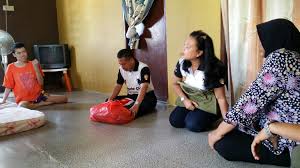 Berapa berat mata memandang, berat juga bahu memikul. Berat Mata Memandang Berat Lagi Bahu Memikul Cheratingkini