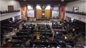 Maybe you would like to learn more about one of these? Demo Mahasiswa Kantor Dprd Sumbar Yang Dibeli Dengan Uang Rakyat Dirusak Bbc News Indonesia
