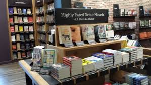 A Review Of The Amazon Bookstore In Seattle Bookstore Bookstore Design Book Cafe