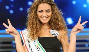 Lo scettro di donna più bella d'italia ha fatto solo pochi chilometri, rimanendo così in sicilia. Chi E Giusy Buscemi Biografia Film Marito E Instagram