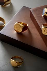 Golden Rings For Men Stylish Bold Signet Rings For Men In 2020 Rings For Men Signet Ring Modern Ring Design