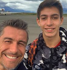 En la entrevista, el periodista se refirió a. Fernando Solabarrieta Celebra Logro De Su Hijo Menor