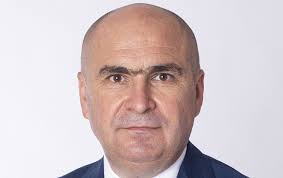 Cum arăta Ilie Bolojan în tinerețe. Mulți NU l-au recunoscut. Avea mustață,  o tunsoare obișnuită, iar un detaliu a atras atenția tuturor. FOTO ---  https://pro-link.ro/Fn3 Foto: Știrile PRO TV