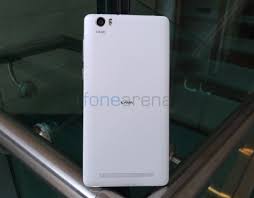 Lava V5 Hands On and Photo Gallery