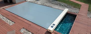 couverture piscine tendue 4 saisons abrisud coverseal abri piscine petite piscine piscine