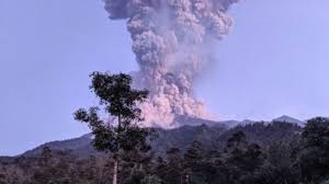 Gunung supervulkan purba toba (74000 tahun yang lalu) supervulkan toba yang berada di sumatra utara ini dikenal sebagai salah satu gunung api purba dengan erupsi paling besar yang pernah terjadi di bumi. Letusan Gunung Merapi Indonesia Tidak Beri Kesan Kepada Malaysia