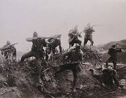 Pe când atelierele de croitorie englezești pun un accent mai mare pe elementele tradiționale, pe o lume a formelor păstrate de. RÄƒzboiul Greco Turc 1919 1922 Wikipedia