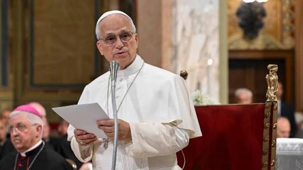 León XIV: Pidamos piedad en lugar de acusarnos en conflictos que acaban en muerte - Vatican News