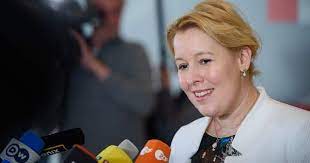 So will giffey junge nutzer besser schützen. Franziska Giffey Als Neue Bundesfamilienministerin Domradio De Katholische Nachrichten
