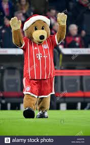 Bayern munich soccer jerseys for kids and adults available right here! Maskottchen Bernie Fc Bayern Munchen Allianz Arena Munchen Oberbayern Deutschland Stockfotografie Alamy