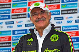 El tuca ferreti es captado por un aficionado que presenció el entrenamiento de pretemporada de los tigres. Tuca Ferretti Uma Vida Dedicada Ao Mexico Alambrado