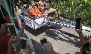 Ini khususnya berlaku ketika suami menyuruh. Nasihat Kewajiban Istri Dalam Alquran Dan Hadits Rasulullah Republika Online