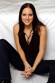 Back in 2001, anna faris was a brunette with dark brown hair before. Anna Faris