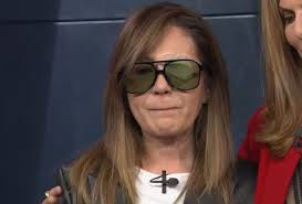 Yolanda Andrade preocupa a sus seguidores al tener que comunicarse con un  pizarrón