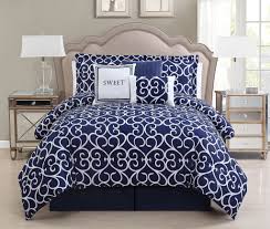 The collection is made from 100% polyester polyoni and has pieced fabric sewn together to give this set dimension. King Size Navy Blue Bedding Set Novocom Top