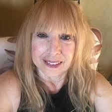 Heather Rusch's Instagram, Twitter & Facebook