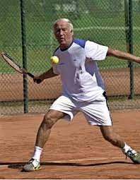 In 1964 he transferred to basel and played there for eight years, the first under trainer georges sobotka and seven under trainer helmut benthaus.he won the swiss championship four times and was. Karl Hauser Erneut Erster Schopfheim Badische Zeitung