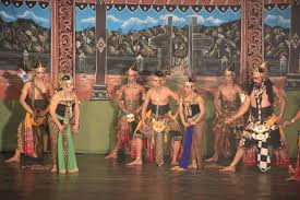 Wayang orang sriwedari dalam struktur organisasi diparsenibud kotamadya surakarta dikelola oleh seksi pengendalian dan pelestarian aset seni dan budaya, tanggung jawab diparsenibud adalah meliputi dukungan dana pembiayaan produksi gaji seluruh anak wayang dan seluruh staf wayang. Hari Jadi Ke 109 Wayang Orang Sriwedari Dinas Pariwisata Solo