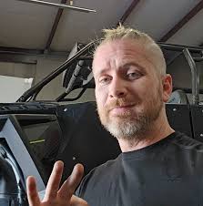 How to peel off unwanted material from off-road vehicle parts?