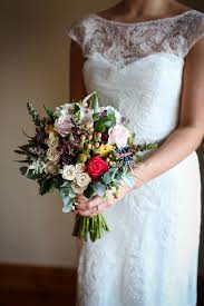 Whole blossoms has over 3,000 varieties of wholesale flowers for diy weddings, wedding bouquets, and bulk flowers for any occasion. 32 Beautiful Winter Wedding Bouquets Weddingsonline