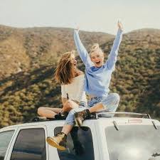 12 Ridiculously Cute Photos To Take With Your Best Friend This Summer Project Inspired Friends Photography Friend Photoshoot Best Friend Photography