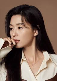 전지현(왼쪽)과 전지현이 살던 집을 1백30억원에 사들인 심명섭 전 위드이노베이션 대표. í¬í†  ì „ì§€í˜„ ìš°ì•„í•œ ë¶„ìœ„ê¸°