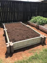 Oldcastle 7 5 In X 7 5 In X 5 5 In Tan Brown Planter Wall Block Pack Of 24 16202486 The Home Depot Garden Bed Layout Backyard Landscaping Vegetable Garden Design