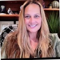 Janelle Kenny's Instagram, Twitter & Facebook