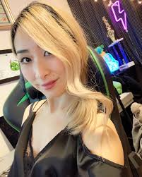 Orange or Blonde? 💇‍♀️