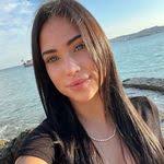 Anna Pierringer's Instagram, Twitter & Facebook