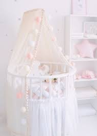 Pepinieres Parfaites Girl S Nurseries And Bedrooms Bebe Bebe Manualidades Bebe Meninas Bebek Yatak Ortuleri Bebek Odasi Bebek Besigi