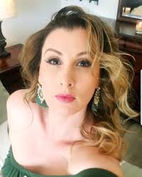 Maylu Hernandez в X: „😘Hola mi gente linda!!! ⠀ 💥HOY miércoles ⛳️6 de  Mayo entre 🕗las 8pm y las 8:30pm estaré 🎥conectándome con ustedes en un  pequeño ➡️ Facebook LIVE: Maylu Hernandez