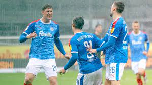 Holstein kiel live score (and video online live stream*), team roster with season schedule and results. Holstein Kiel Mit Breiter Brust Und Selbstvertrauen Zum Aufstieg Ndr De Sport Fussball