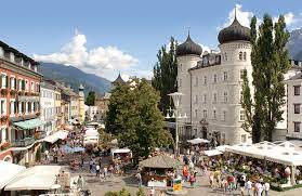 Juni zwischen 2 und 4 uhr im stadtgebiet von lienz mehrere zeitungsständer von diversen printmedien auf und entwendete daraus das vorhandene münzgeld. Urlaub In Lienz Urlaub In Der Sonnenstadt Osttirols