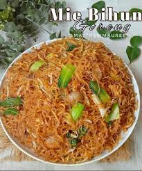 8 butir bawang merah 4 siung bawang putih 3 butir kemiri 2 cm kunyit 1 cm jahe 1 cm lengkuas 25 g gula jawa 2 sdt garam 1 sdt lada bubuk. Resep Mie Bihun Goreng