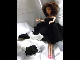 Décorer les vêtements barbie avec des accessoires en fait un bel ensemble. La Garde Robe De Barbie Faire Soi Meme Les Sous Vetements Youtube